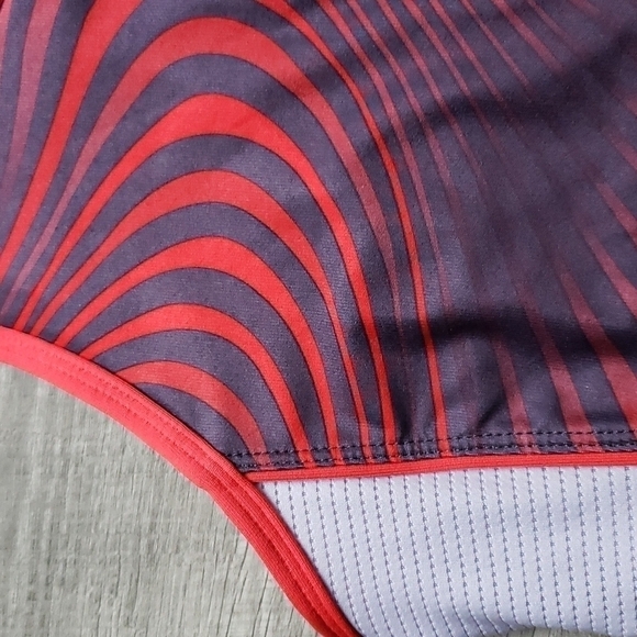 NWT Nike Women Dri-Fit Workout Top Black Red M - Picture 3 of 14